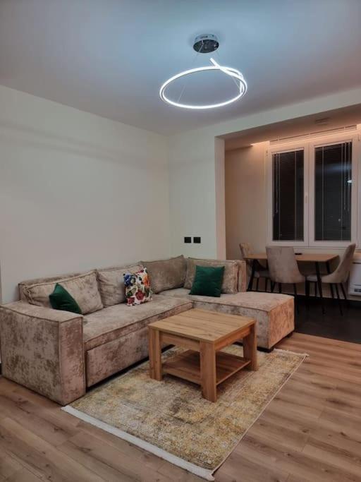 Peace And Love Luxury Apartment In Center, New Bazaar 2 Tirana Kültér fotó